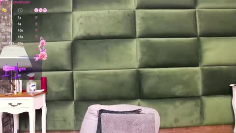 Selen online show from October 2025 07:03:01 PM