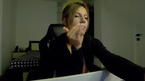 Snapshot of sellena_angels chatting on April 2026 03:47:01 PM sellena_angels online show from April 2026 03:47:01 PM