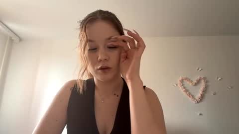 Snapshot of selmacalumag chatting on June 2026 08:08:02 AM Lily online show from June 2026 08:08:02 AM