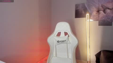 Selyn online show from December 2024 03:28:02 PM