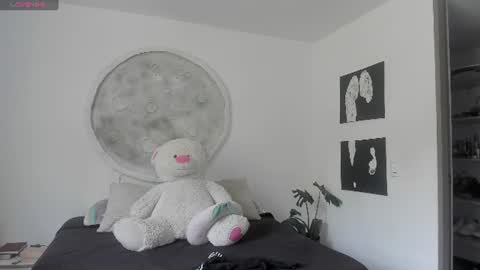 Snapshot of selyn_ chatting on July 2026 01:13:02 PM Selyn online show from July 2026 01:13:02 PM