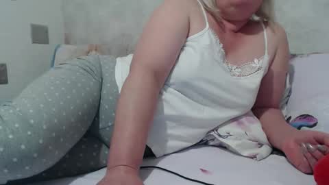 Snapshot of seniorita333 chatting on December 2024 12:39:02 PM Lenna online show from December 2024 12:39:02 PM