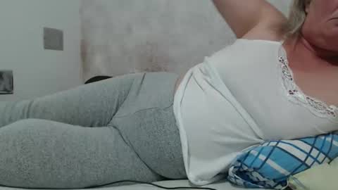 Snapshot of seniorita333 chatting on October 2025 07:42:01 AM Lenna online show from October 2025 07:42:01 AM