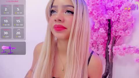 Sennia online show from February 2025 01:44:02 PM