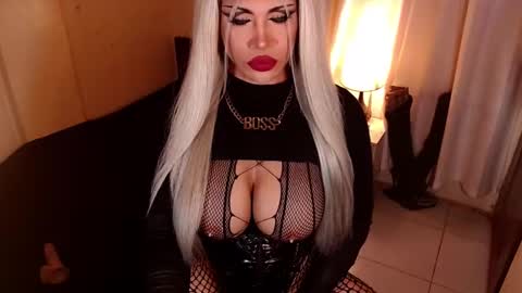 Snapshot of sensational_diva chatting on January 2026 02:03:01 AM unstappable queen kate online show from January 2026 02:03:01 AM