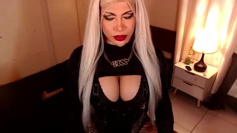 Snapshot of sensational_diva chatting on February 2026 03:03:01 AM unstappable queen kate online show from February 2026 03:03:01 AM