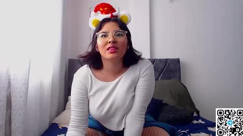 Camille and sophie online show from December 2024 08:16:02 PM