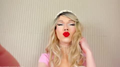 Mia online show from February 2025 08:50:01 PM