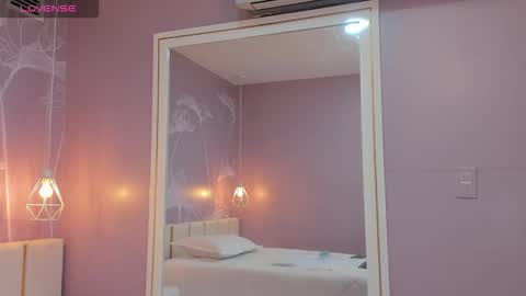 Sophie     online show from September 2025 11:33:01 AM