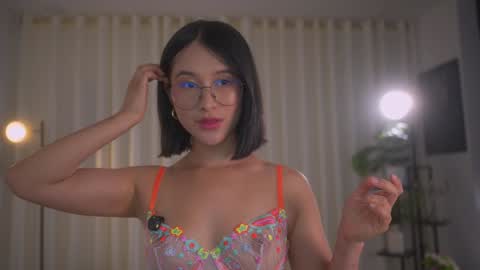 Maria- OF sensual bee online show from January 2025 02:11:02 AM