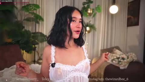 Maria- OF sensual bee online show from September 2025 01:17:02 AM