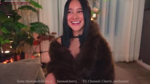 Maria- OF sensual bee online show from November 2025 12:55:01 AM