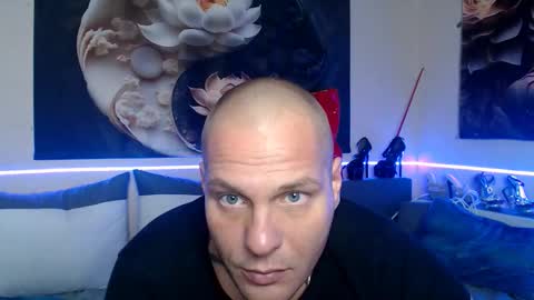 serenaandryan online show from December 2025 07:53:02 PM