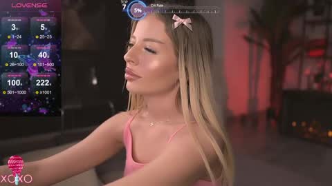 Snapshot of serenanoir chatting on May 2026 09:10:02 PM Serena online show from May 2026 09:10:02 PM
