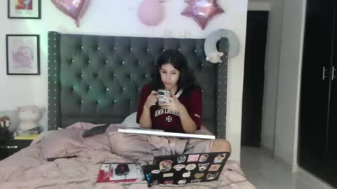 sararoussee online show from March 2025 02:09:01 AM