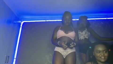 Serene online show from November 2025 04:07:01 PM