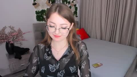 Ophelia online show from February 2025 07:11:01 PM