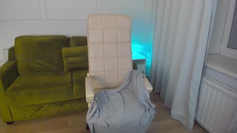 Hey Guys and Girls non-binary personalities  Im Sereta online show from December 2024 03:44:01 PM