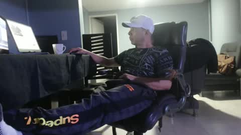 hetero serio discreto online show from February 2025 12:03:01 AM