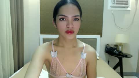 Bella online show from October 2025 05:42:01 PM