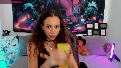 Leyila Johnnyn online show from December 2024 07:44:01 PM