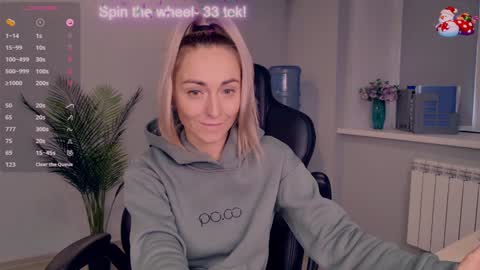 Snapshot of sexberry_ chatting on December 2024 06:49:02 AM Melissa online show from December 2024 06:49:02 AM