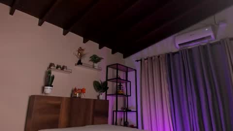 ... Camila ... online show from September 2025 12:42:02 PM