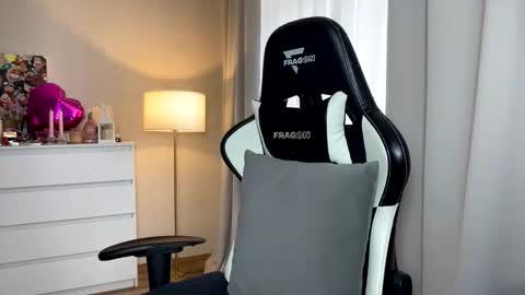 Snapshot of sexmoon11 chatting on September 2025 10:06:01 AM My name is Mia whats yours online show from September 2025 10:06:01 AM