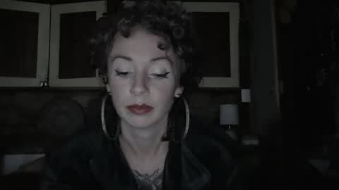 Trixy Rose online show from December 2024 07:04:01 AM