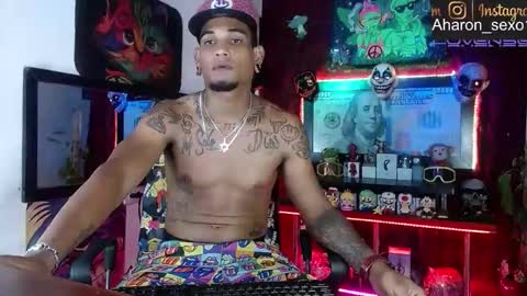 Aharon  ravelo online show from December 2025 05:24:02 AM