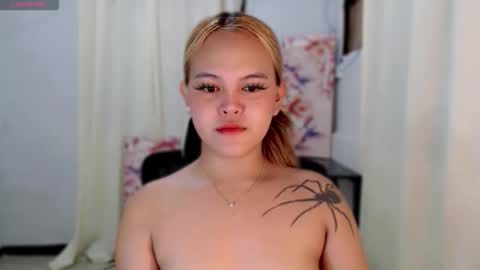 Snapshot of sexxxy_caroline chatting on May 2026 09:49:01 AM sexxxy_caroline online show from May 2026 09:49:01 AM