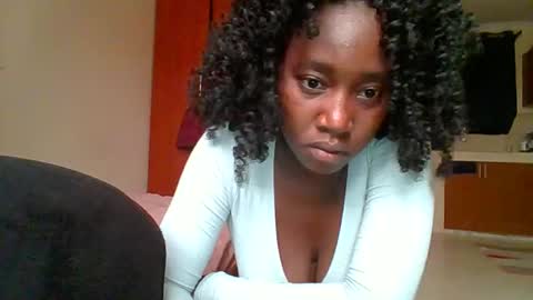 Snapshot of sexxy_thick_ebony chatting on September 2025 06:35:01 AM Sweet doll online show from September 2025 06:35:01 AM