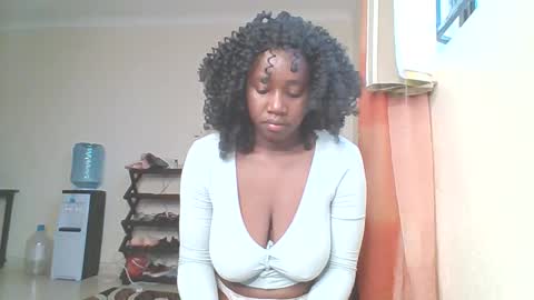Snapshot of sexxy_thick_ebony chatting on September 2025 06:24:01 AM Sweet doll online show from September 2025 06:24:01 AM
