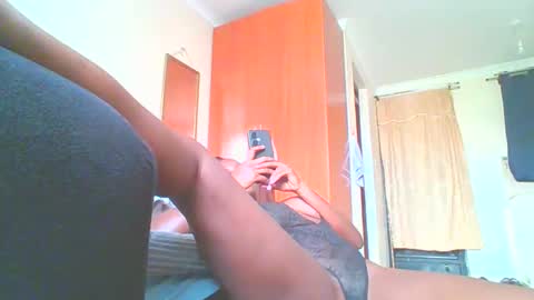 Snapshot of sexxy_thick_ebony chatting on November 2025 06:45:01 AM Sweet doll online show from November 2025 06:45:01 AM