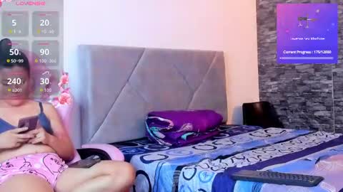 Snapshot of sexxyy_couple_ chatting on June 2026 09:25:01 PM Sexxy-Couple online show from June 2026 09:25:01 PM