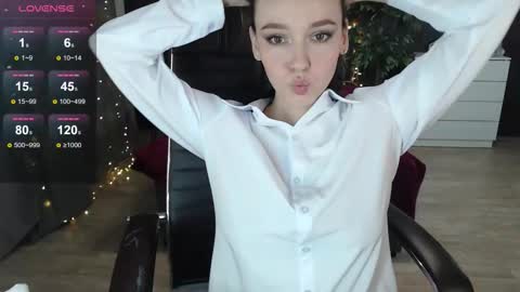 Alexia online show from September 2025 04:45:01 PM