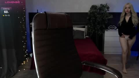 Alexia online show from October 2025 01:42:01 PM