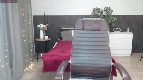 Alexia online show from October 2025 11:00:01 AM