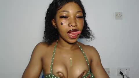 sexy_bluey247 online show from April 2026 04:33:02 AM