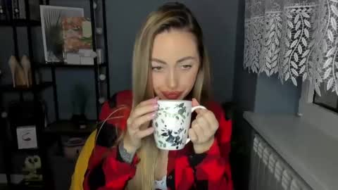 Snapshot of sexy_coralie chatting on December 2024 08:11:02 AM C o r a l i e online show from December 2024 08:11:02 AM