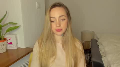 Snapshot of sexy_coralie chatting on January 2025 06:02:01 PM C o r a l i e online show from January 2025 06:02:01 PM