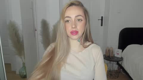 Snapshot of sexy_coralie chatting on February 2025 04:33:02 PM C o r a l i e online show from February 2025 04:33:02 PM