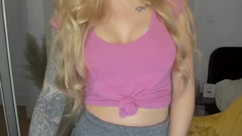 Snapshot of sexy_coralie chatting on March 2025 06:22:01 PM C o r a l i e online show from March 2025 06:22:01 PM