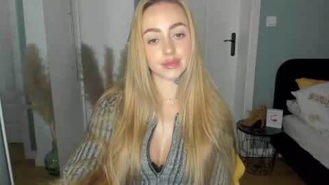 Snapshot of sexy_coralie chatting on June 2026 01:43:01 PM C o r a l i e online show from June 2026 01:43:01 PM