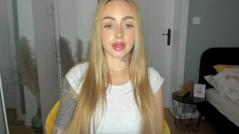 Snapshot of sexy_coralie chatting on June 2026 01:53:02 PM C o r a l i e online show from June 2026 01:53:02 PM