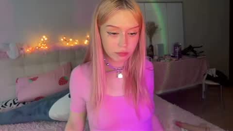 Snapshot of sexy_cute18 chatting on July 2026 01:52:01 AM Eva online show from July 2026 01:52:01 AM