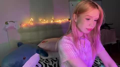 Snapshot of sexy_cute18 chatting on July 2026 12:16:01 AM Eva online show from July 2026 12:16:01 AM