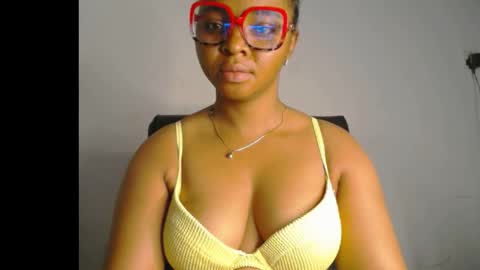 Snapshot of sexy_ebonygirl_ chatting on February 2026 02:48:01 AM Clara online show from February 2026 02:48:01 AM