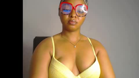 Snapshot of sexy_ebonygirl_ chatting on February 2026 06:25:01 PM Clara online show from February 2026 06:25:01 PM