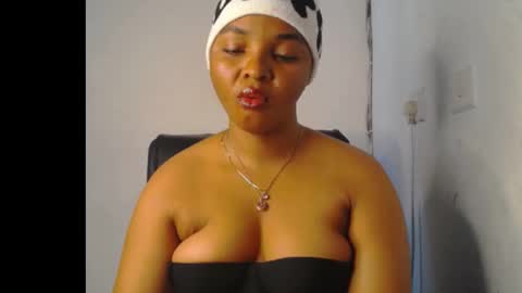 Snapshot of sexy_ebonygirl_ chatting on February 2026 07:51:01 AM Clara online show from February 2026 07:51:01 AM